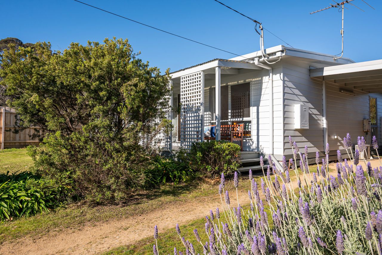 Hilltop Cottage | Beachside Escape