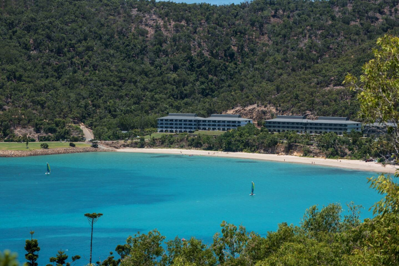 3 Bedroom -Beach Front Apartment- Frangipani 204- Hamilton Island 