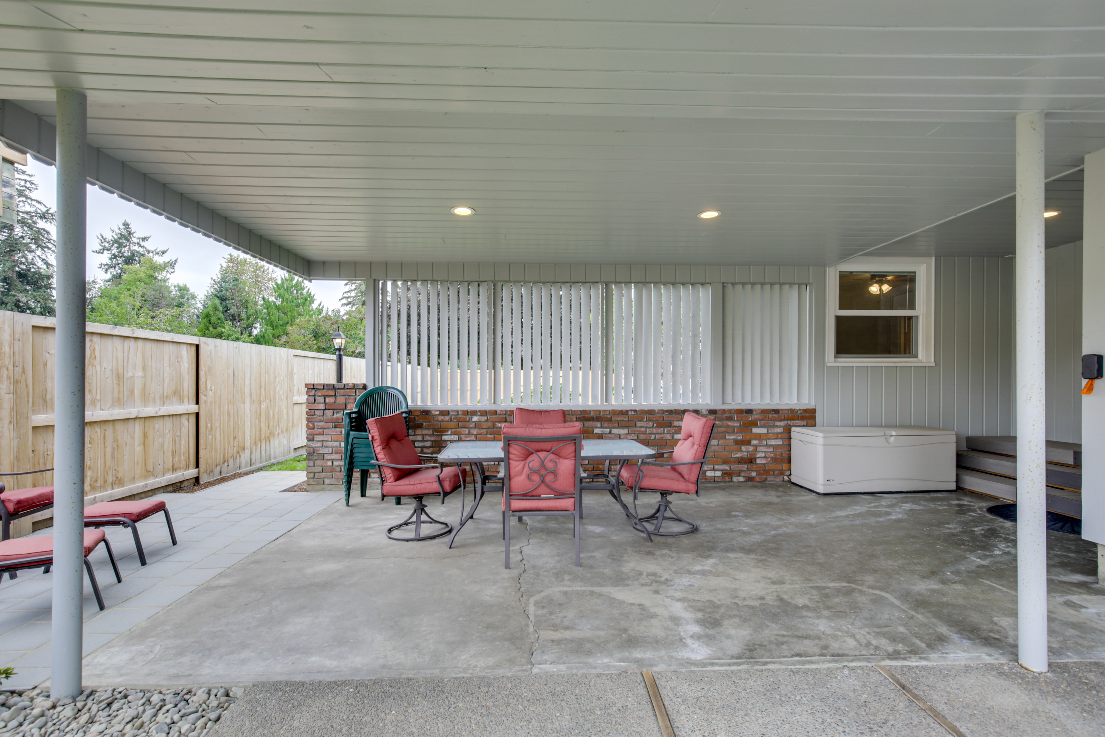 Willamette Valley Family Home w/ Fenced Yard