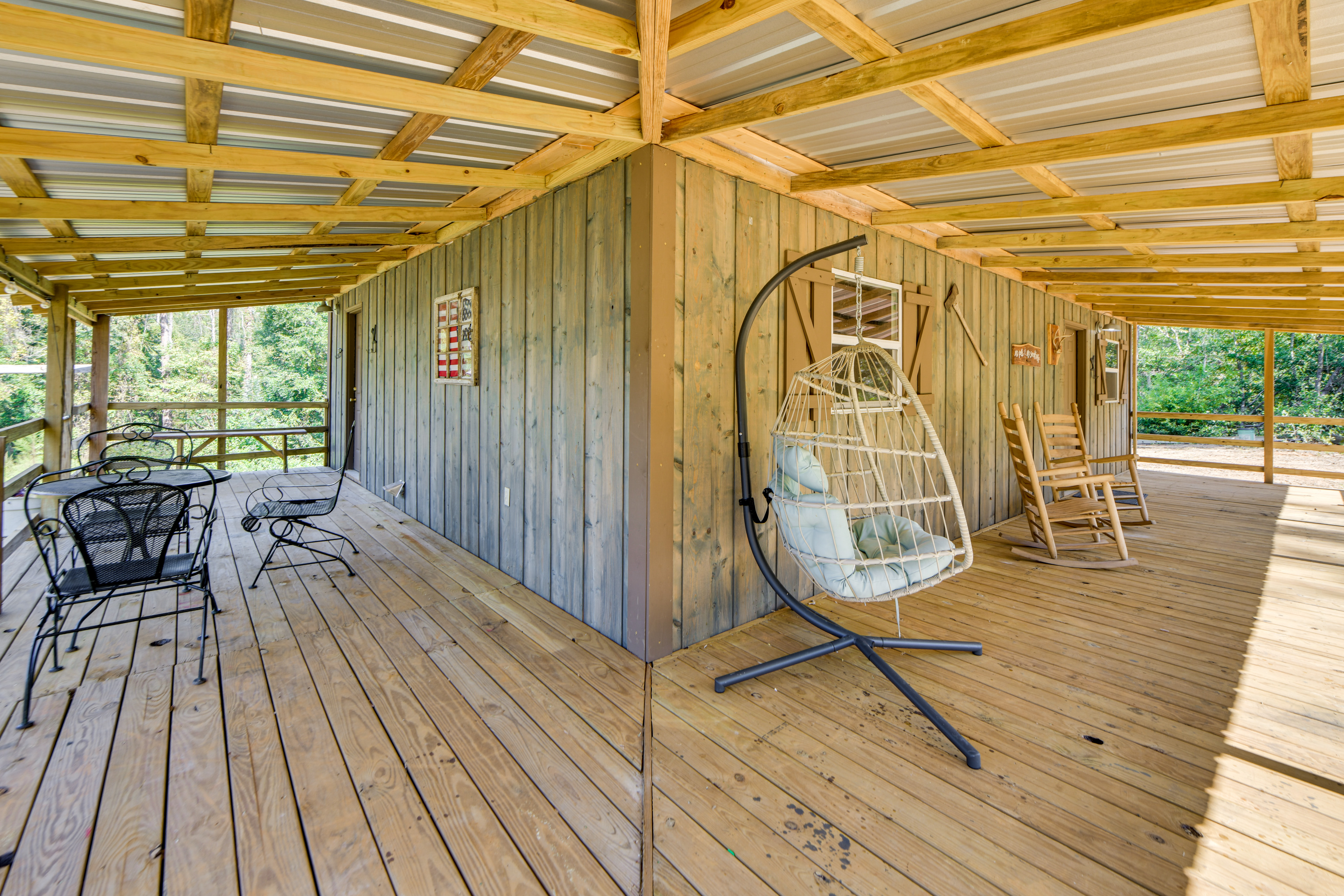 Lake Eufaula Access: Cozy Wood Cabin w/ Yard!