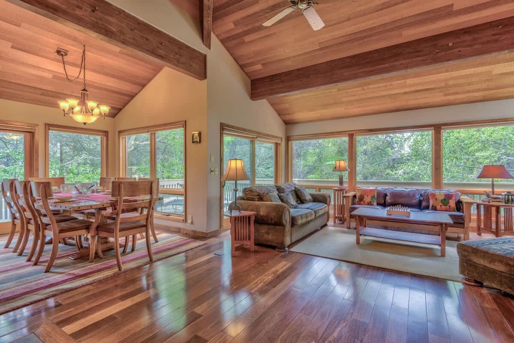 Living room/dining room