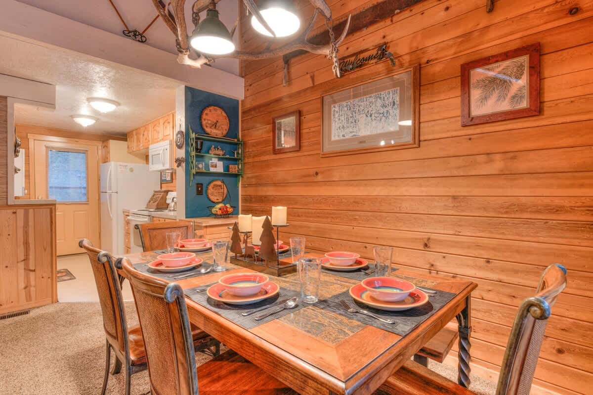 Pet friendly cabin private hot tub close to all