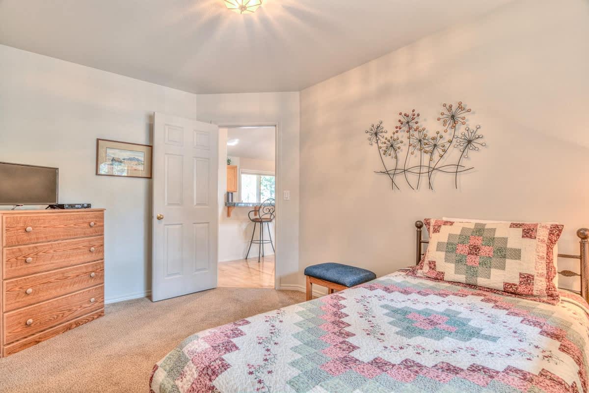 Twin Room w/ trundle