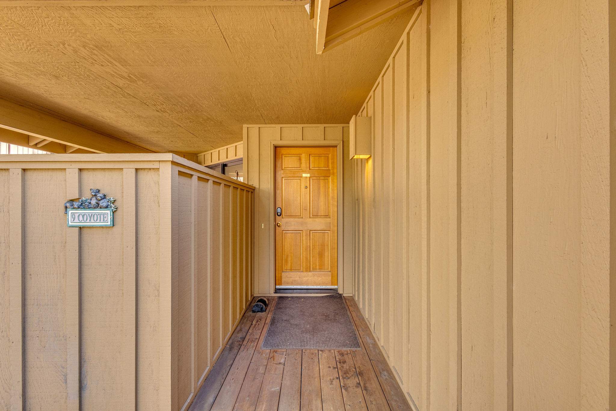 Comfort cozy cabin w/private hot tub PF, AC, new b