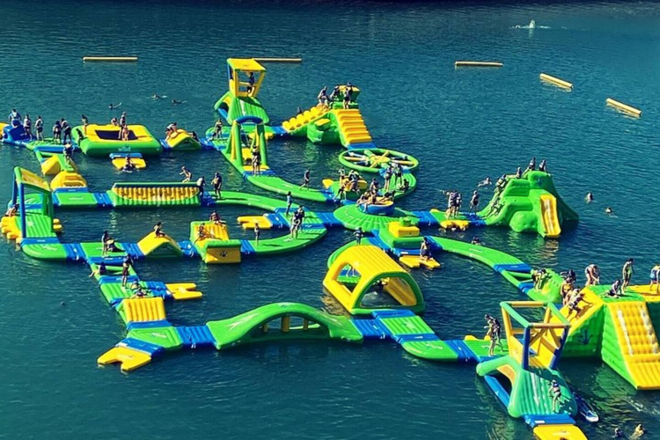 Zen Sapphire Shore: Balcony - Pool - Work Desk