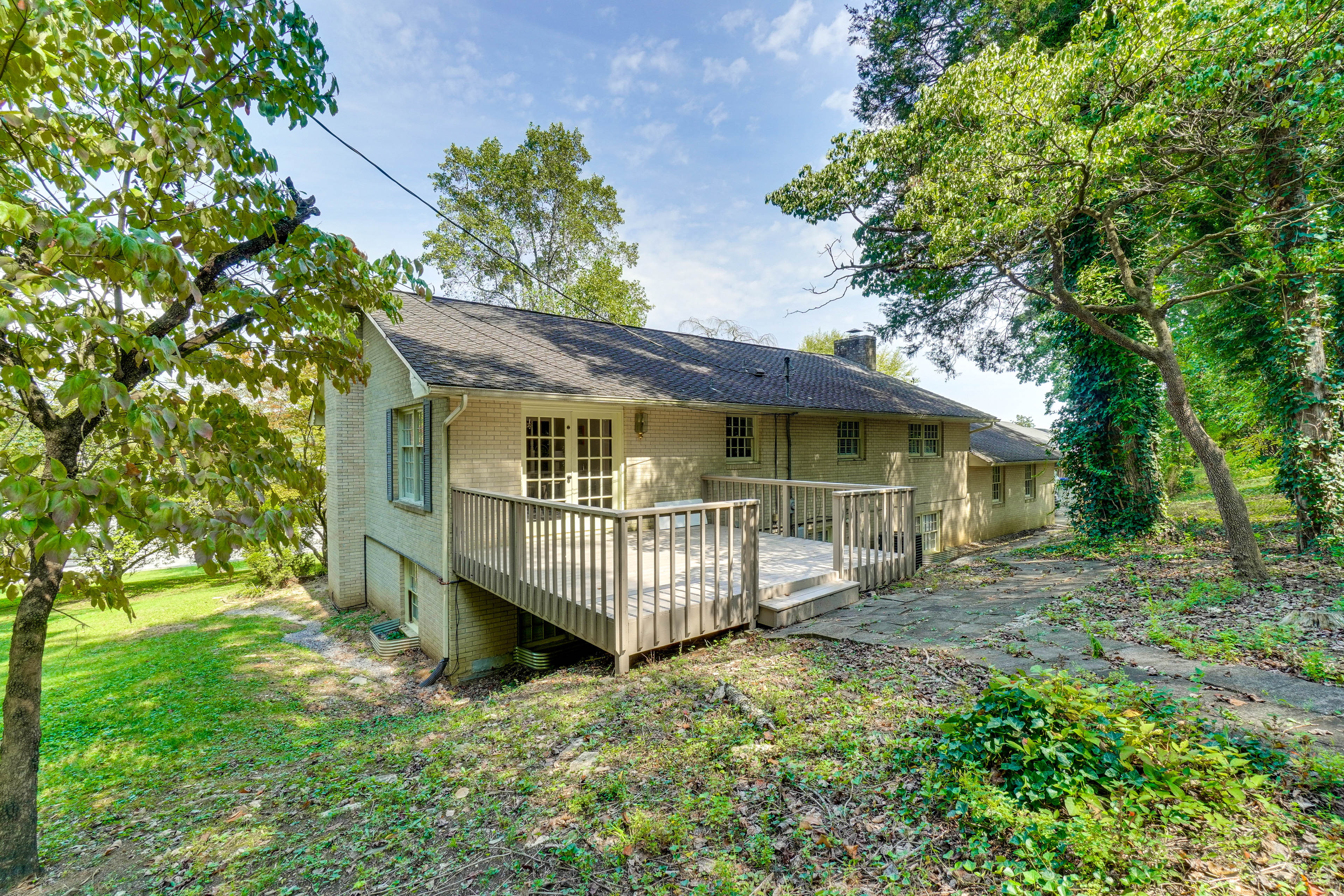 1 Mi to Dtwn: Quiet Retreat w/ Yard in Clinton