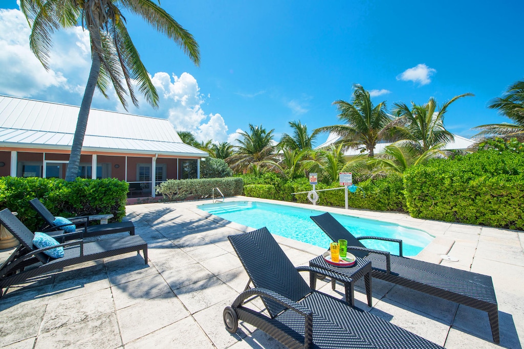 Say "hello!" to Cayman Dream! Bring your nice shades and lounge the day away by the pool under the sweet Cayman sunshine.
