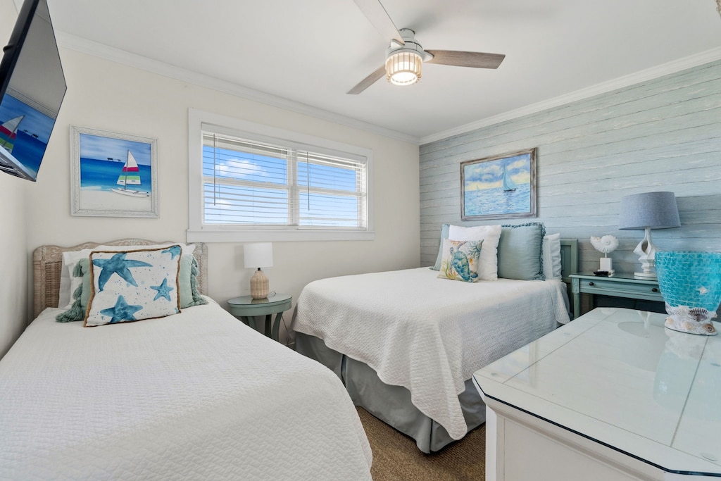 Guest bedroom 2 with queen and twin bed