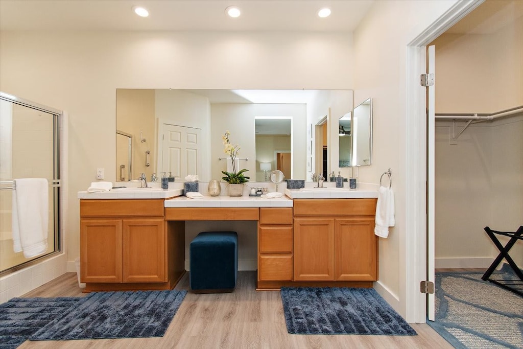 Fully equipped bathroom.