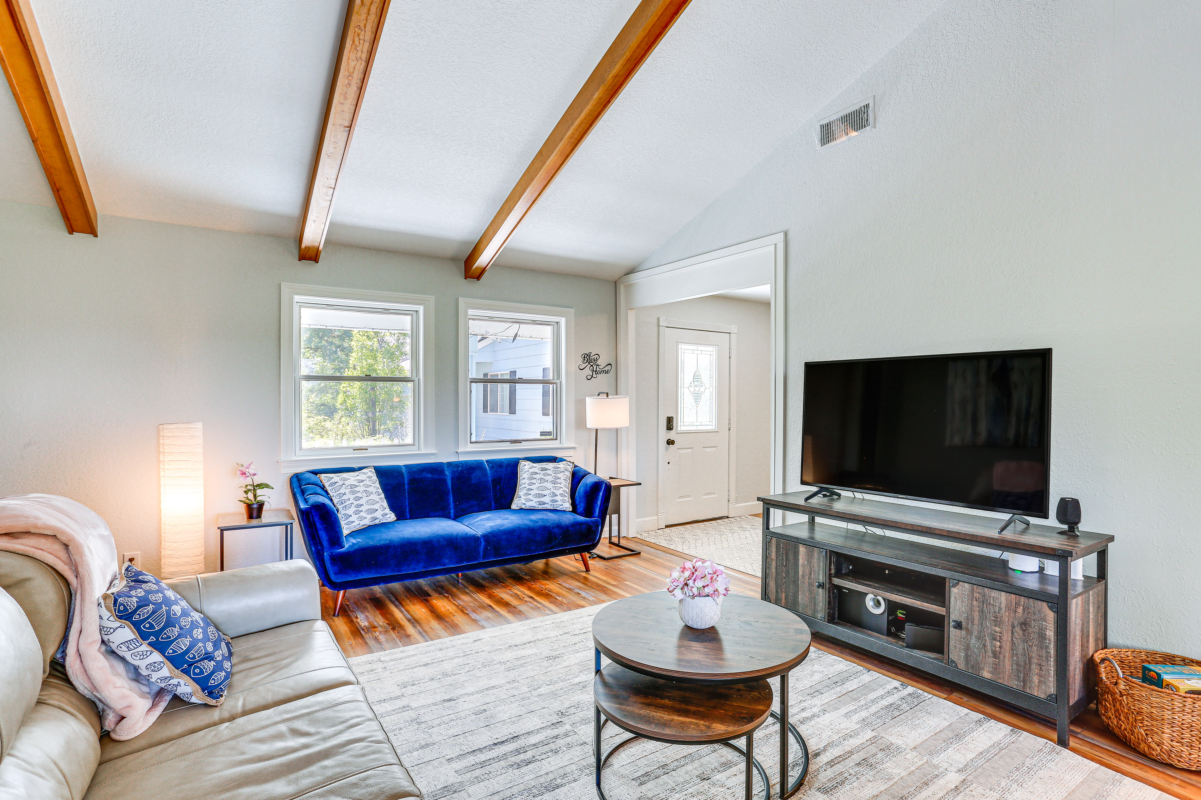 8-Acre Retreat: Pool & Stunning Mt Lassen View!