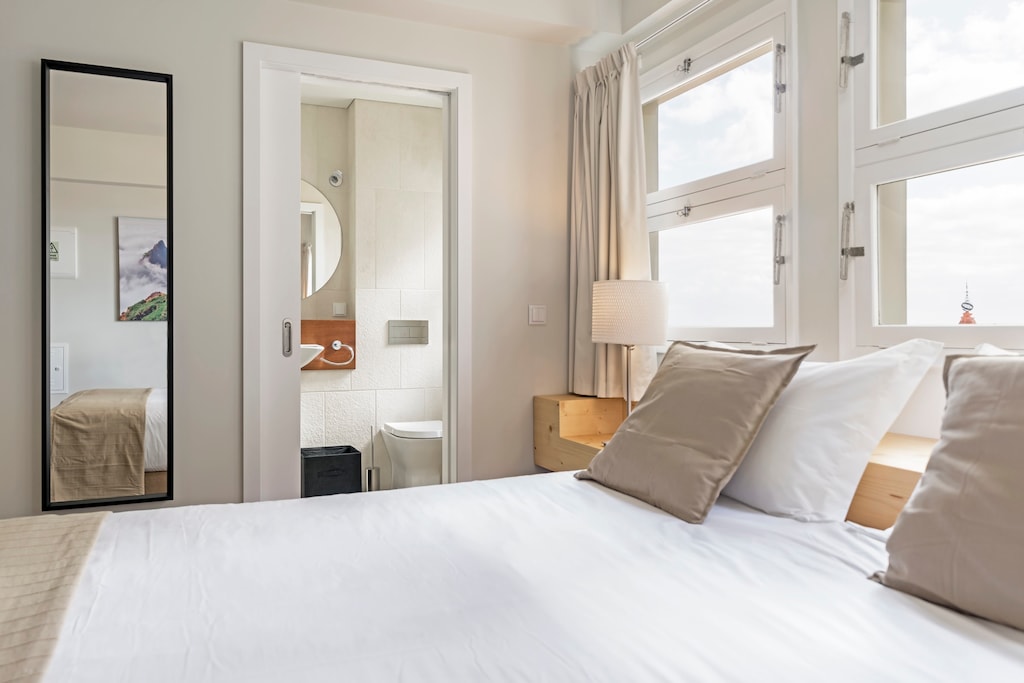 Bedroom with double bed