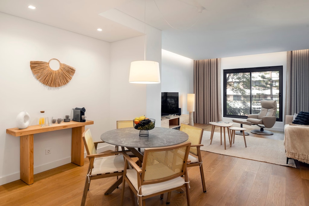 Livingroom and dining area