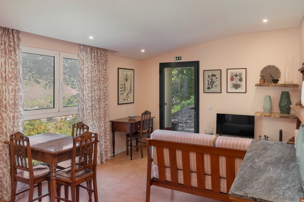 Livingroom with a TV 