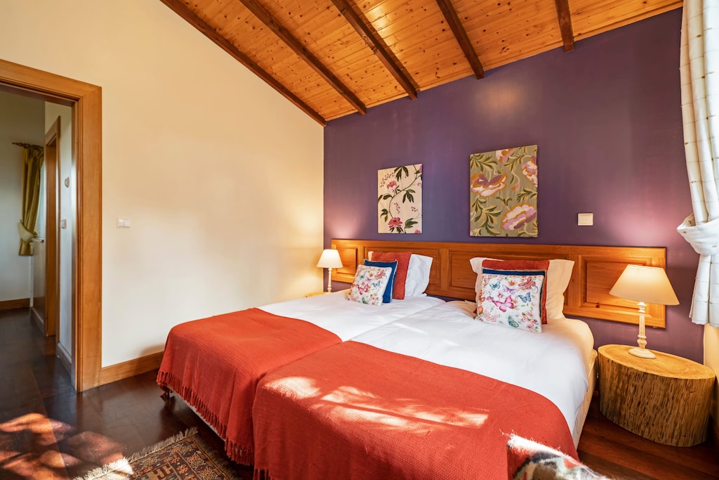 Bedroom with two single beds. 