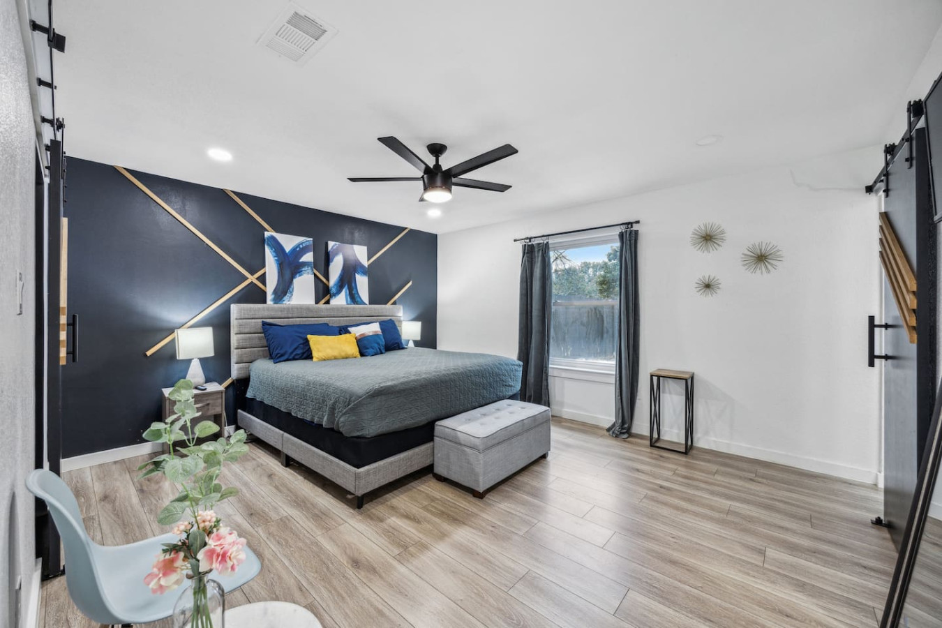 Stylish Renovated 4BD in Bedford + Grill!