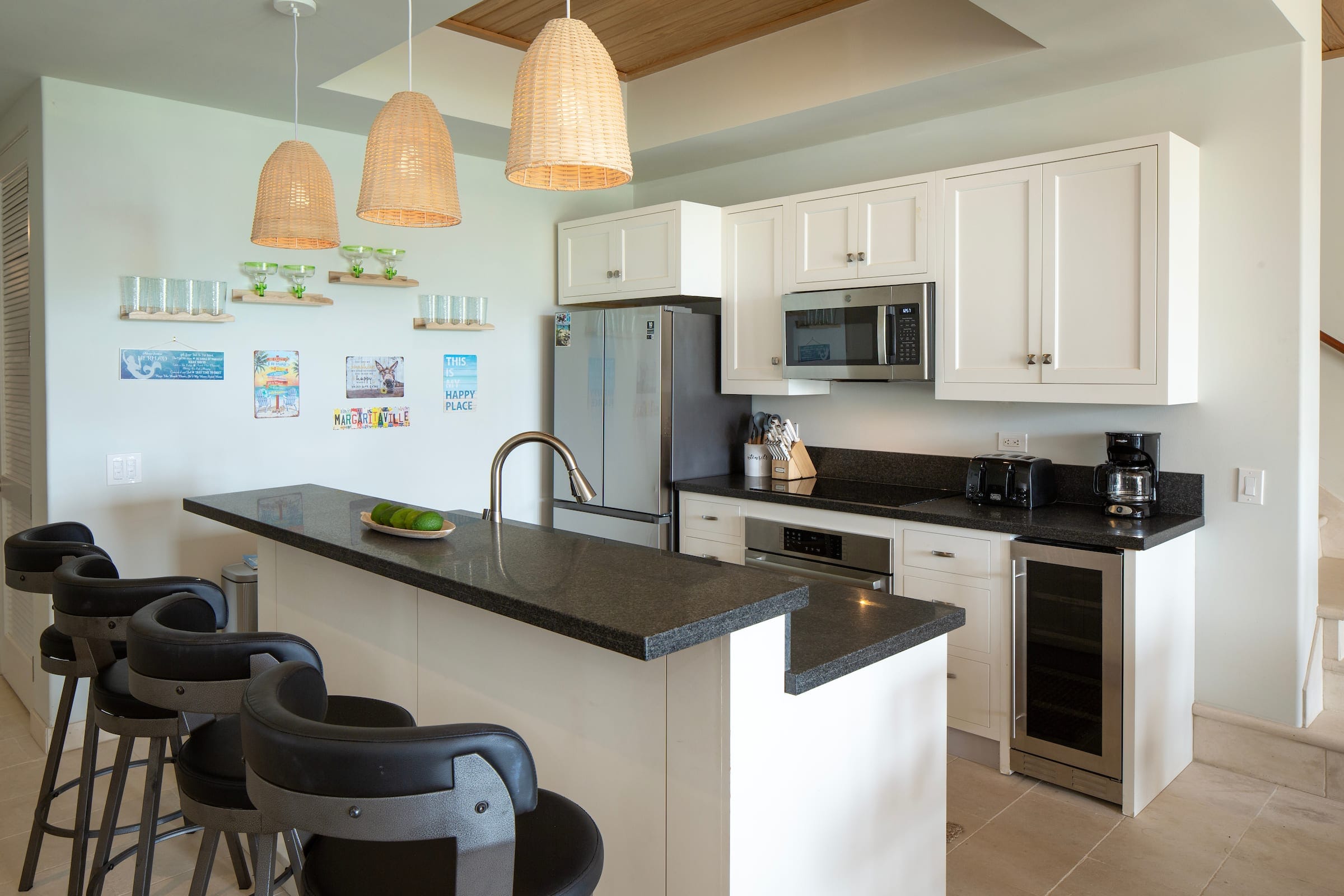 Castaways Villa- Steps from Beach with Kayaks