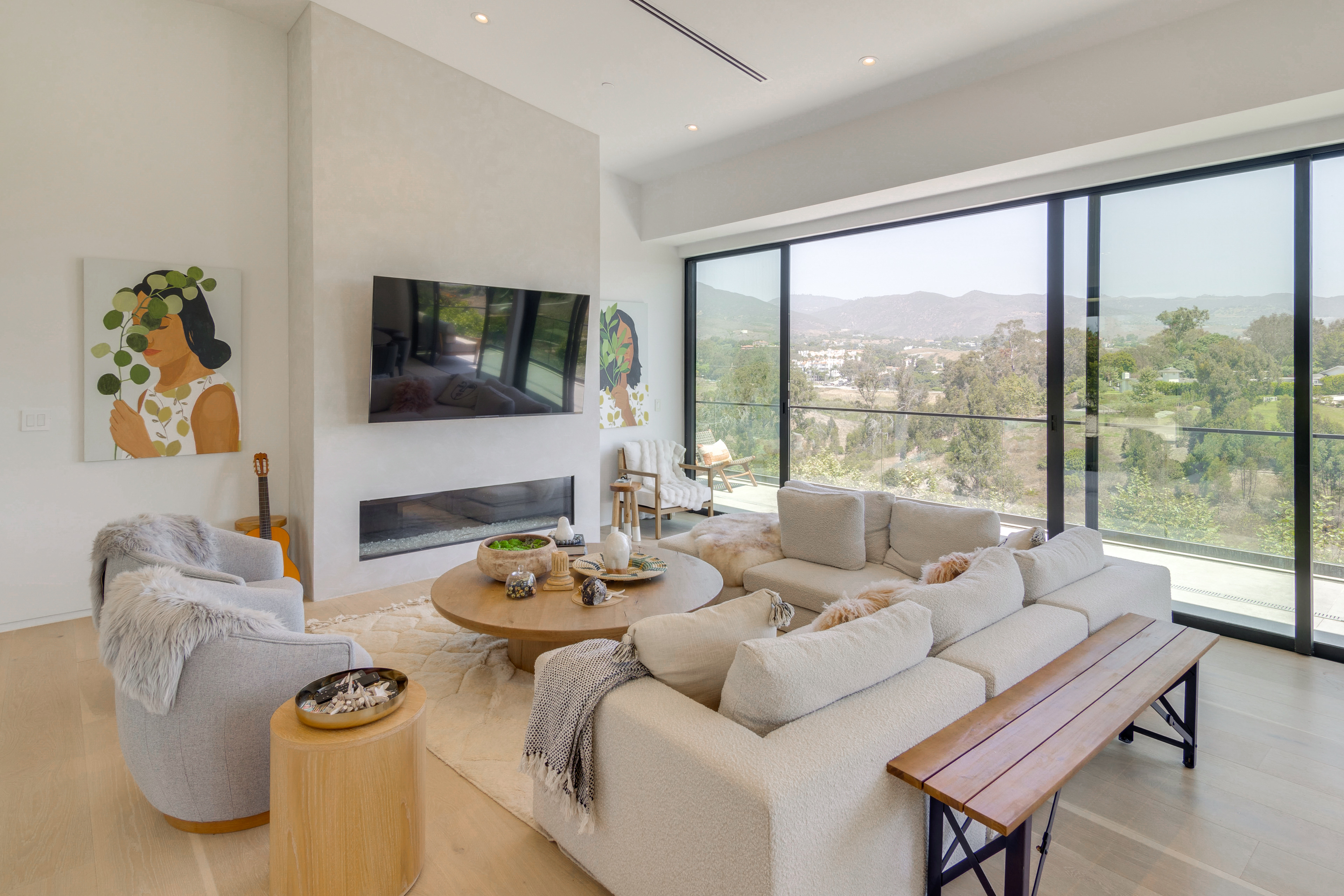 1 Mi to Point Dume: Mtn-View Escape w/ Patio!