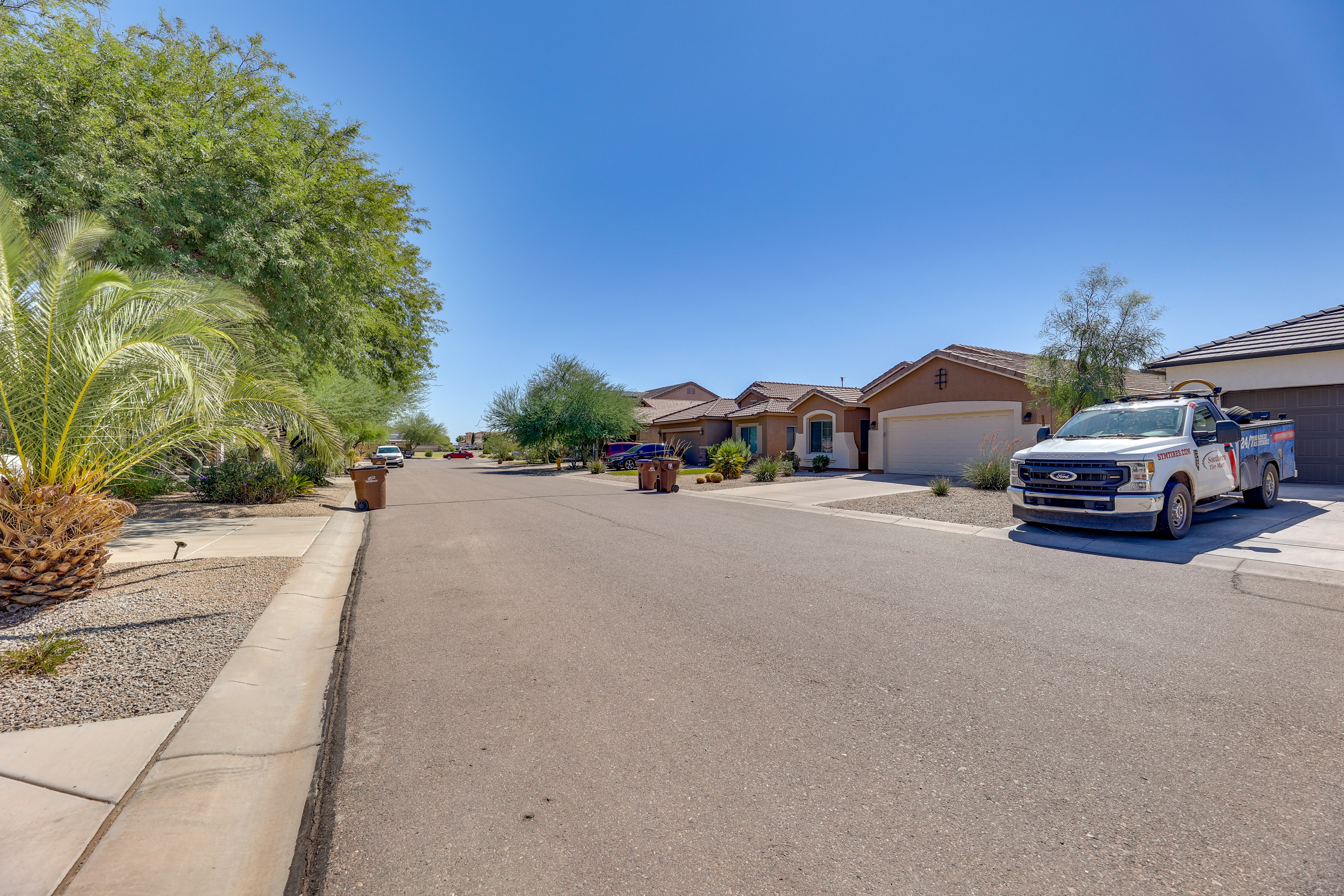 Suburban Family Home 7 Mi to Poston Butte Preserve