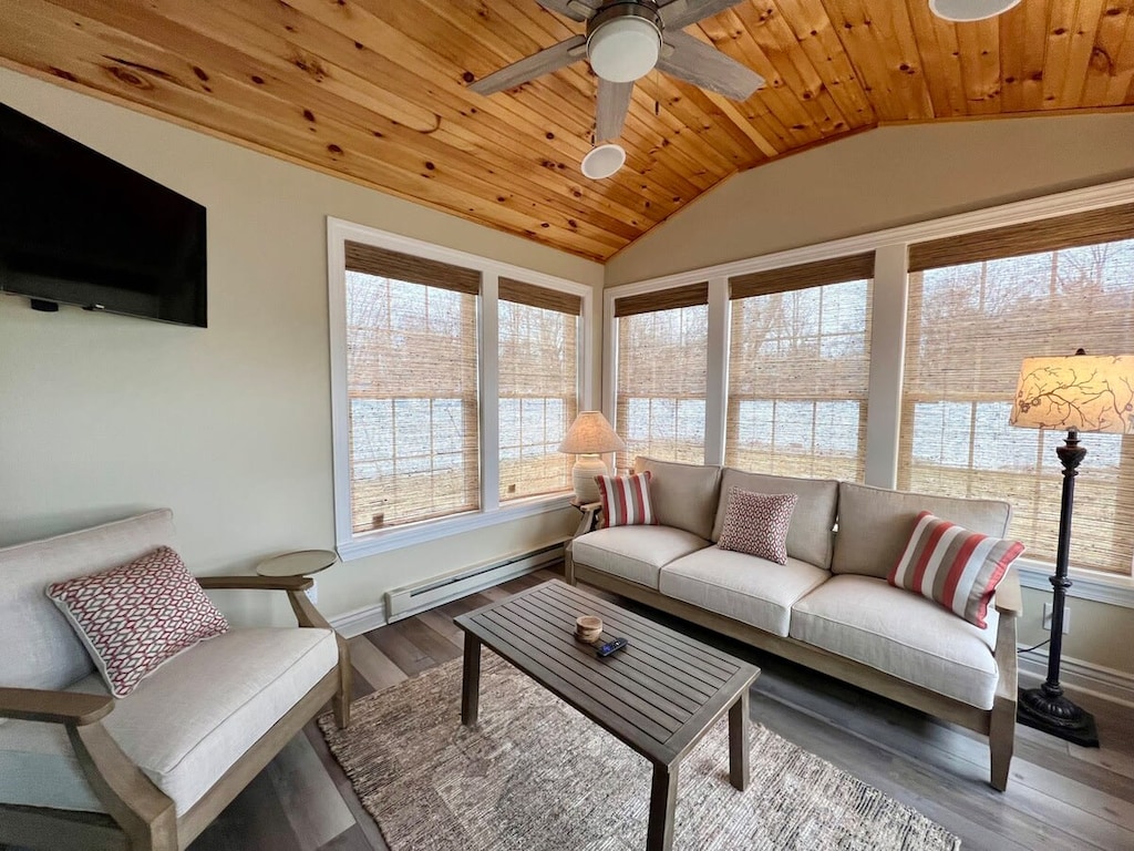Sun-filled 4-season room – Perfect for reading or listening to music with built-in speakers.