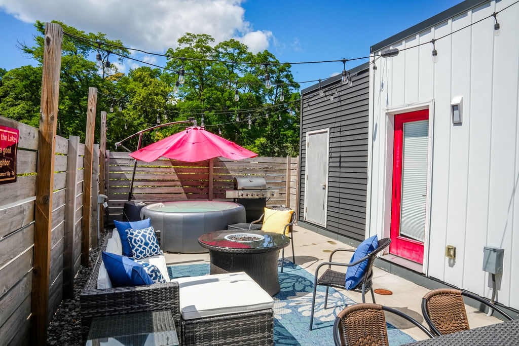 Gather around the fire for evening drinks, chats, or s’mores.