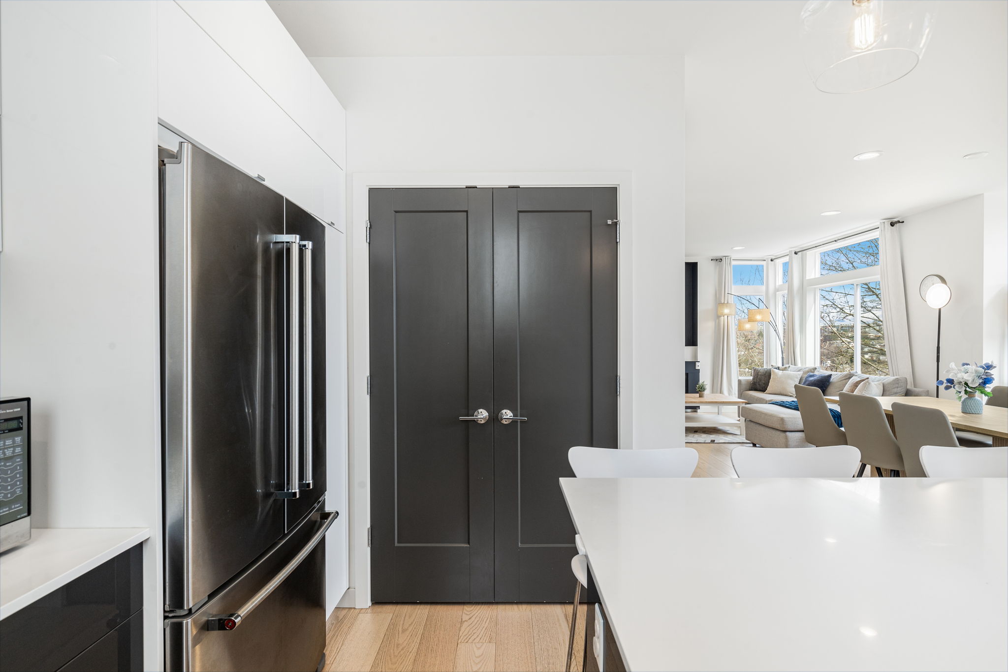 Modern Comfort | 3BR Retreat + Chef’s Kitchen