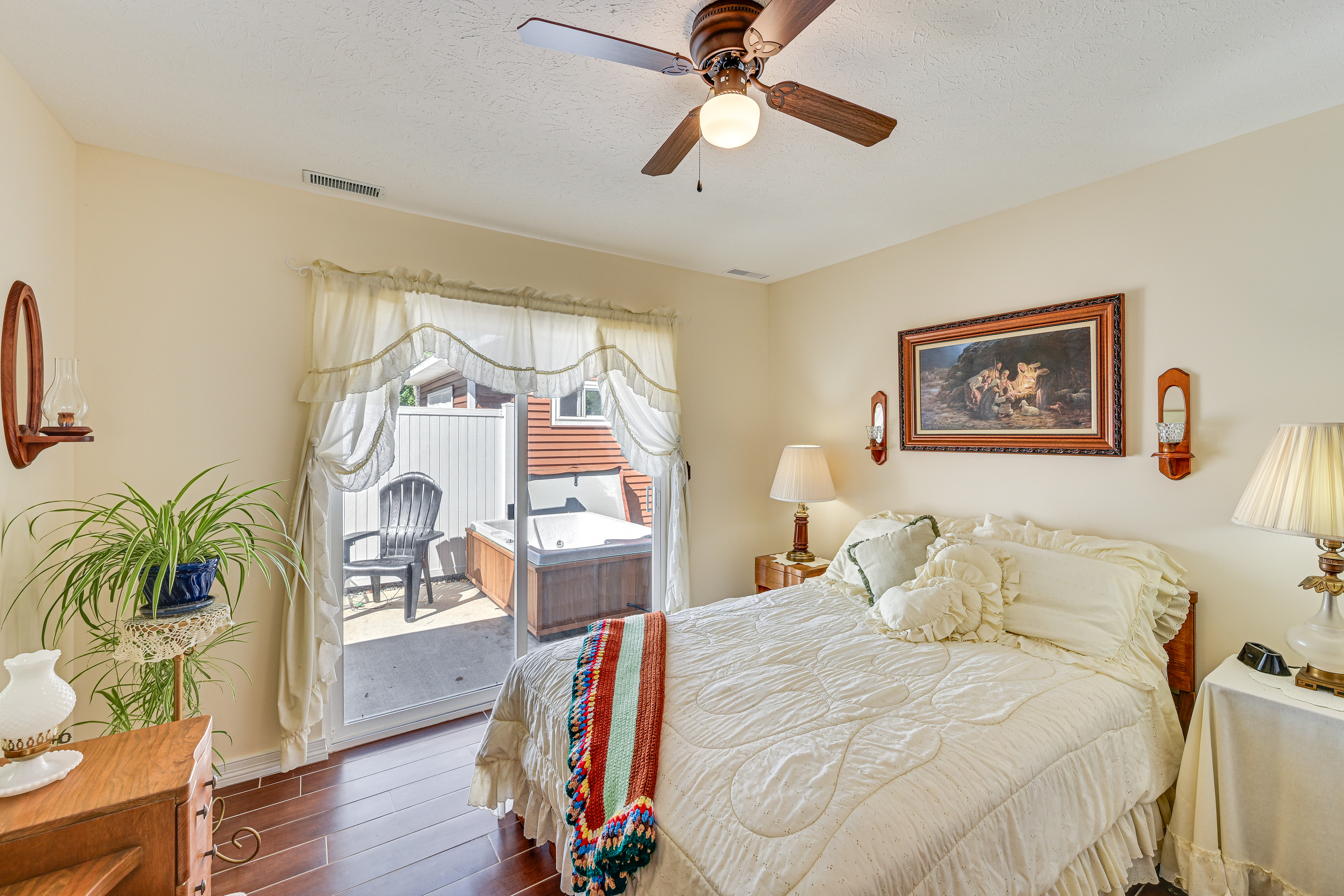 Peaceful Couple’s Getaway 4 Mi to Delphi!