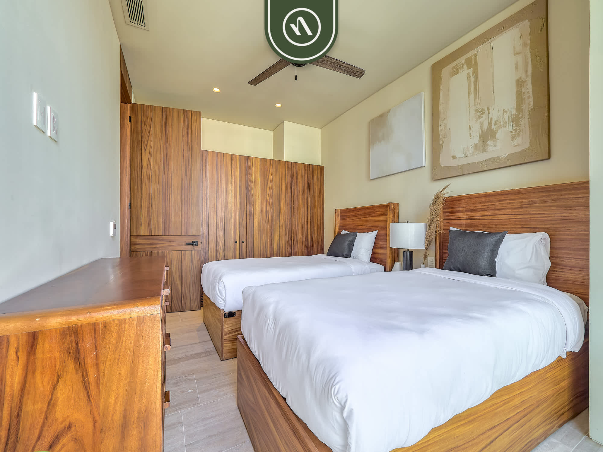 Luxury 4BR Oceanfront Condo - Private Beach - Pool