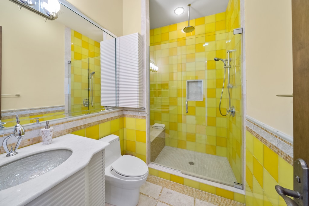 Sea Castle | King Bathroom | Walk-in Shower