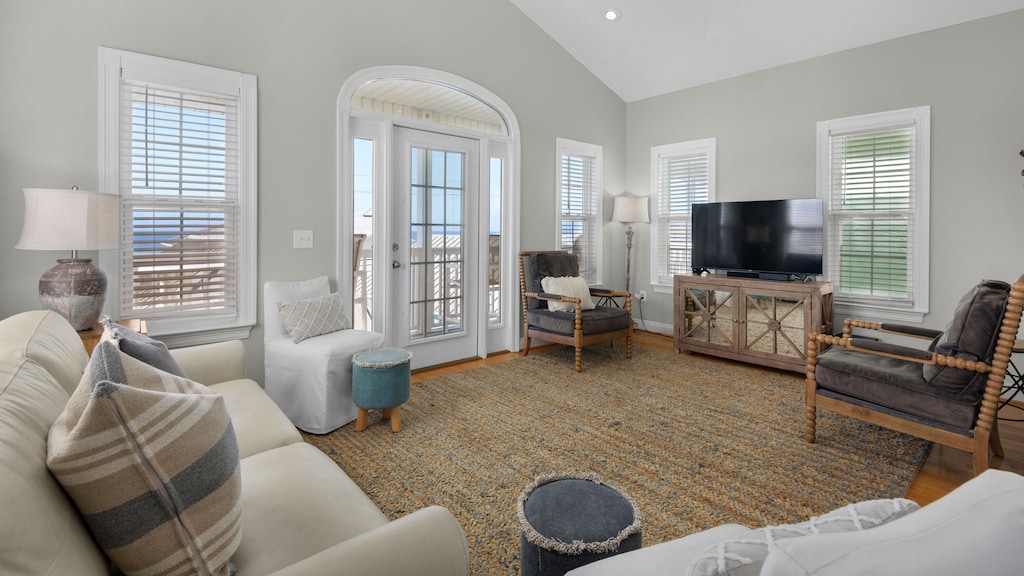 PPPP - Summertowne 10 | Living Area