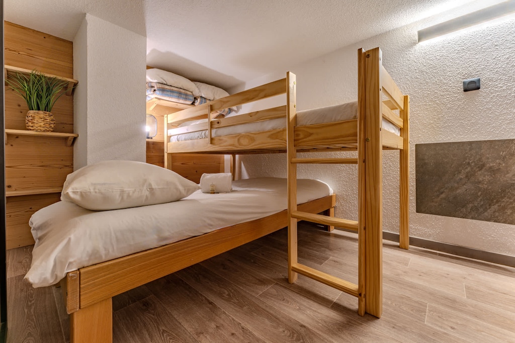 Perfect for kids or friends, this snug room makes every winter night magical after skiing the 3 Vallées.