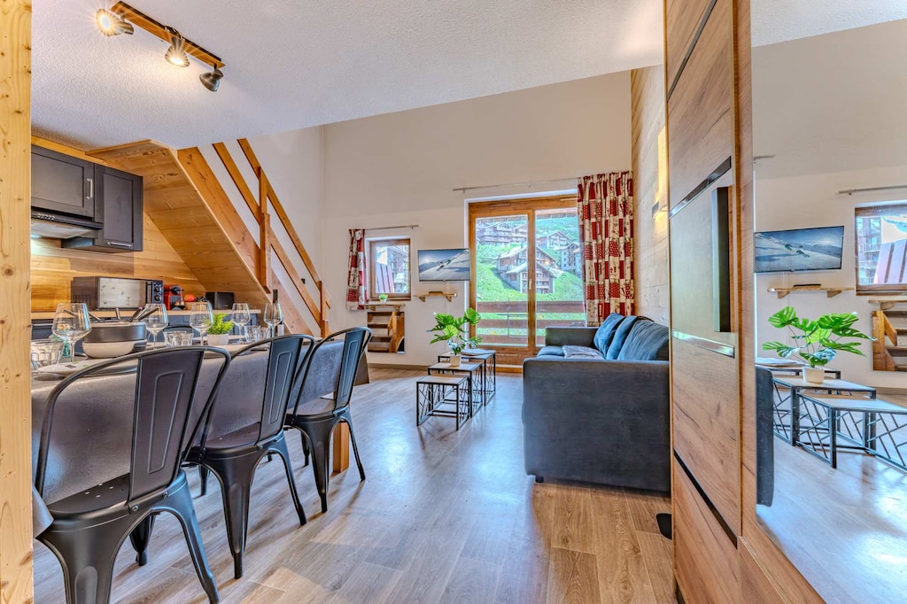 Wake up to the heart of Val Thorens with panoramic views of alpine chalets — comfort and serenity at 2,300m in the 3 Vallées!