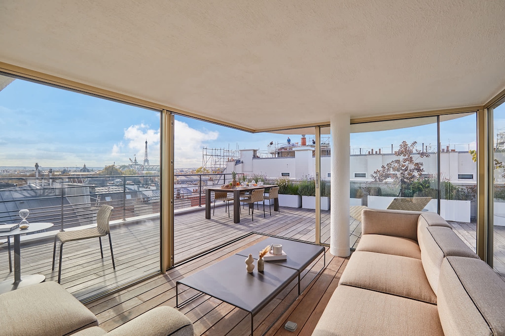 salon d'hiver face à la tour eiffel