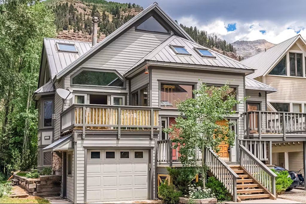Downtown Telluride location just a 5 minute walk to Lift 7