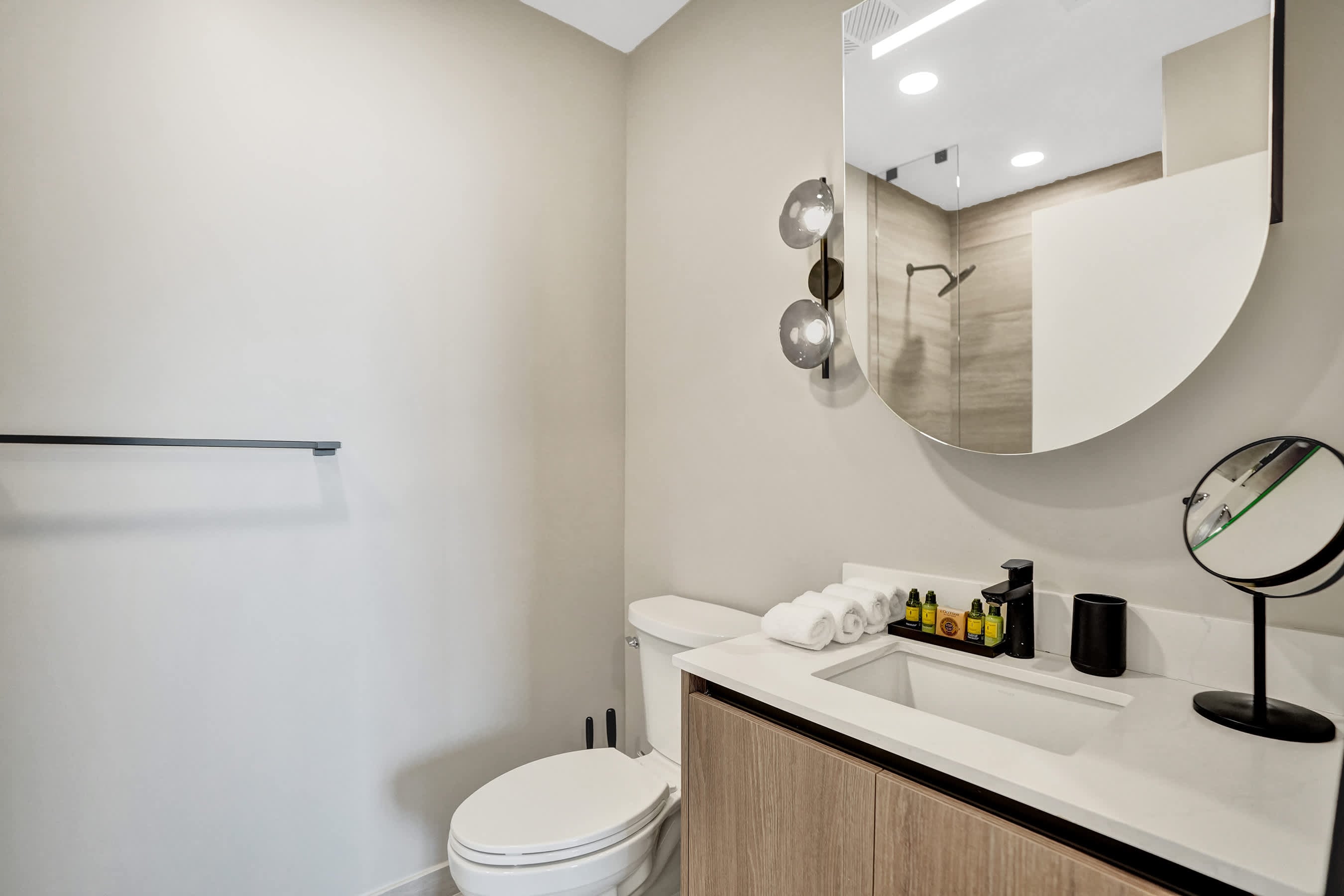 NEW: Stunning views 4 Bdrms Condo steps from the beach