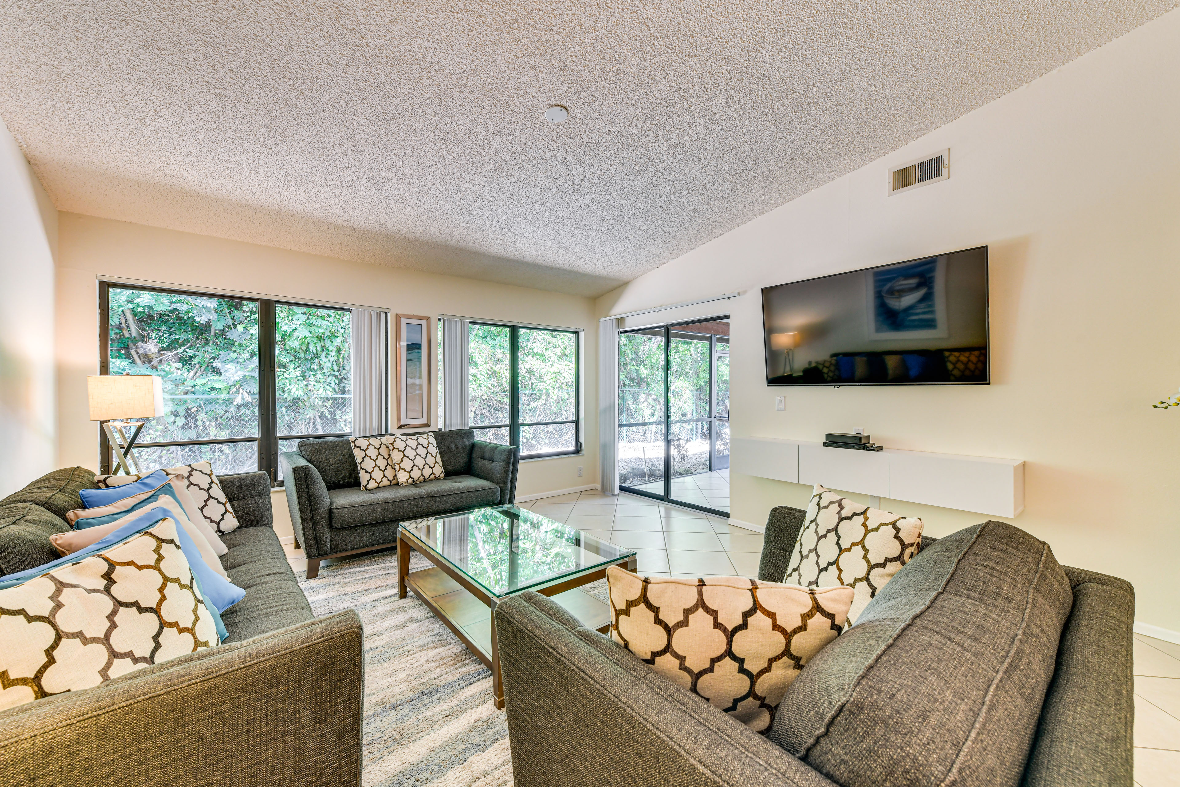 4 Mi to Siesta Beach: Condo w/ Community Perks!