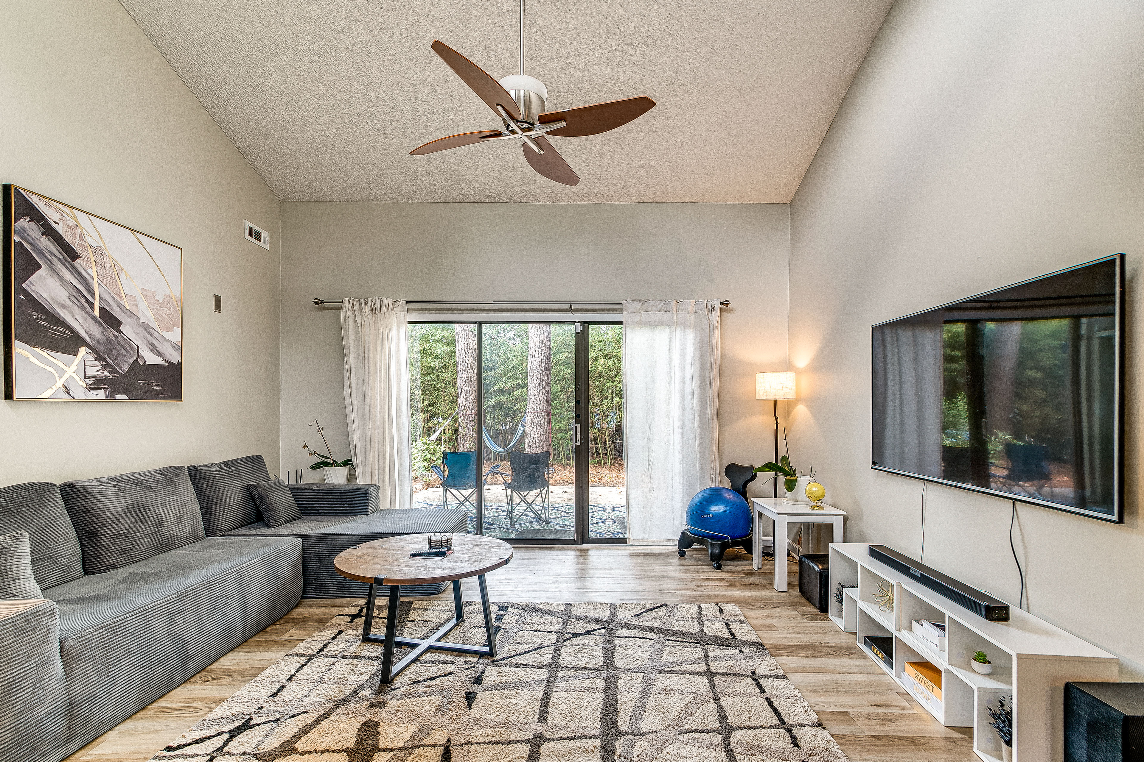 Pet-Friendly Raleigh Townhome Near Medical Centers