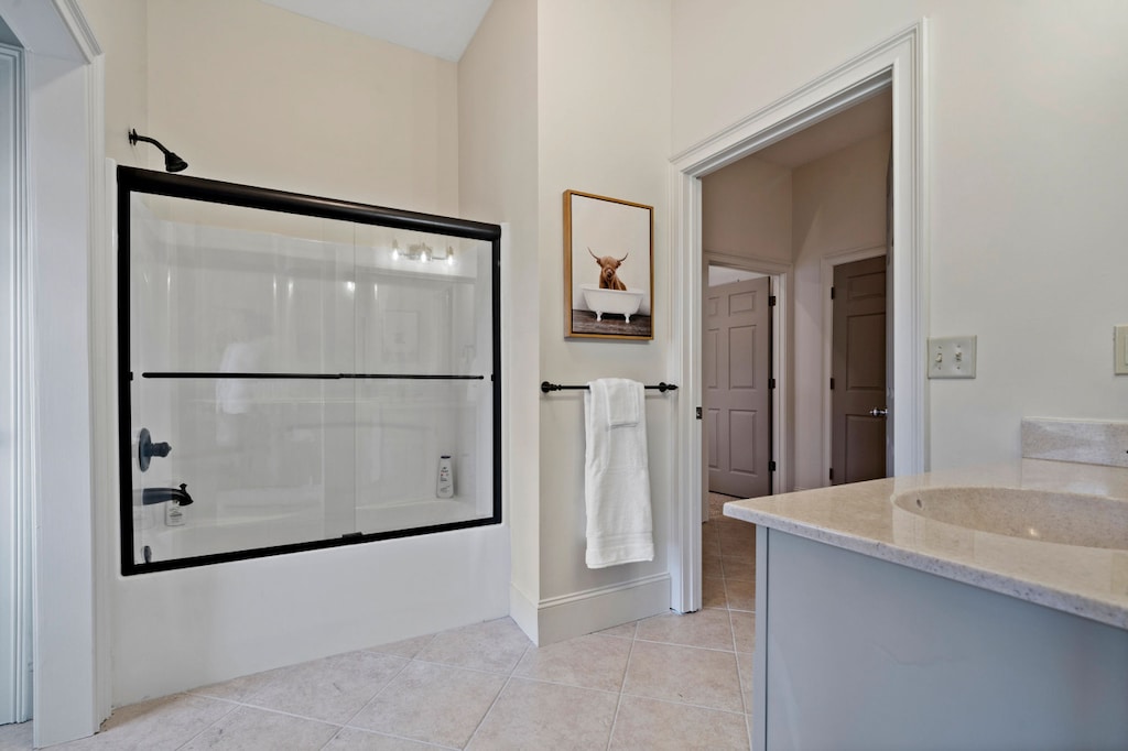 Thrush Turn Manor - Lower Level Queen + Double Twin Suite Full Bathroom