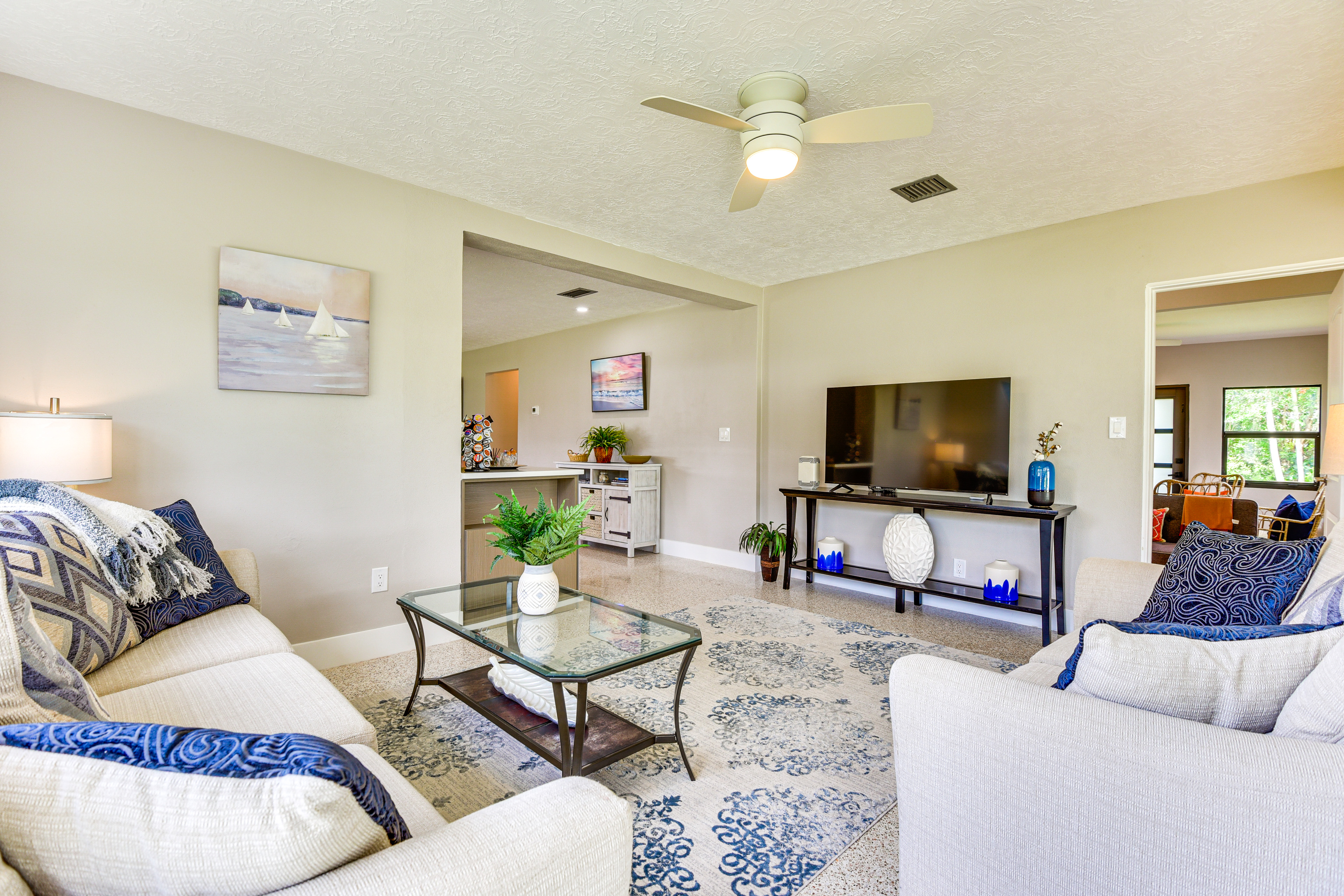 3 Mi to Downtown Bradenton: Family Home w/ Yard!