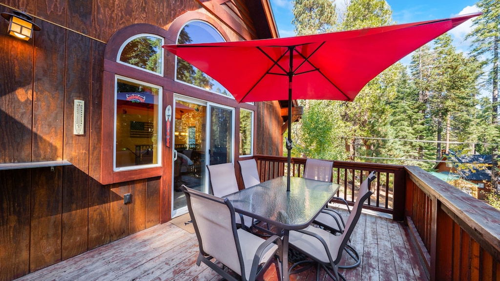 Dine al fresco on the balcony.