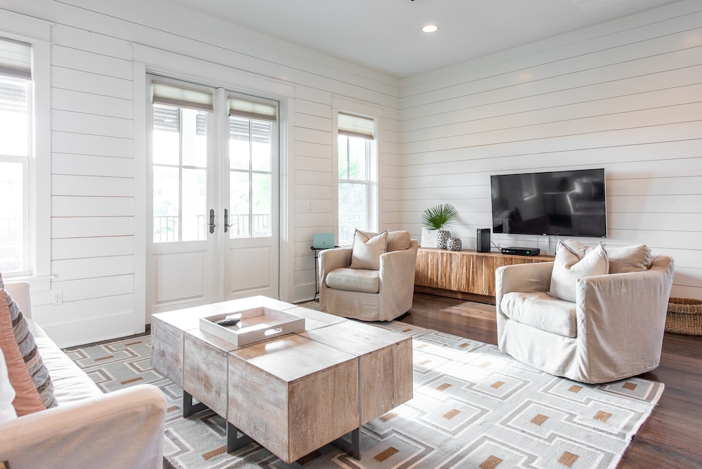 Second Floor: Living Area