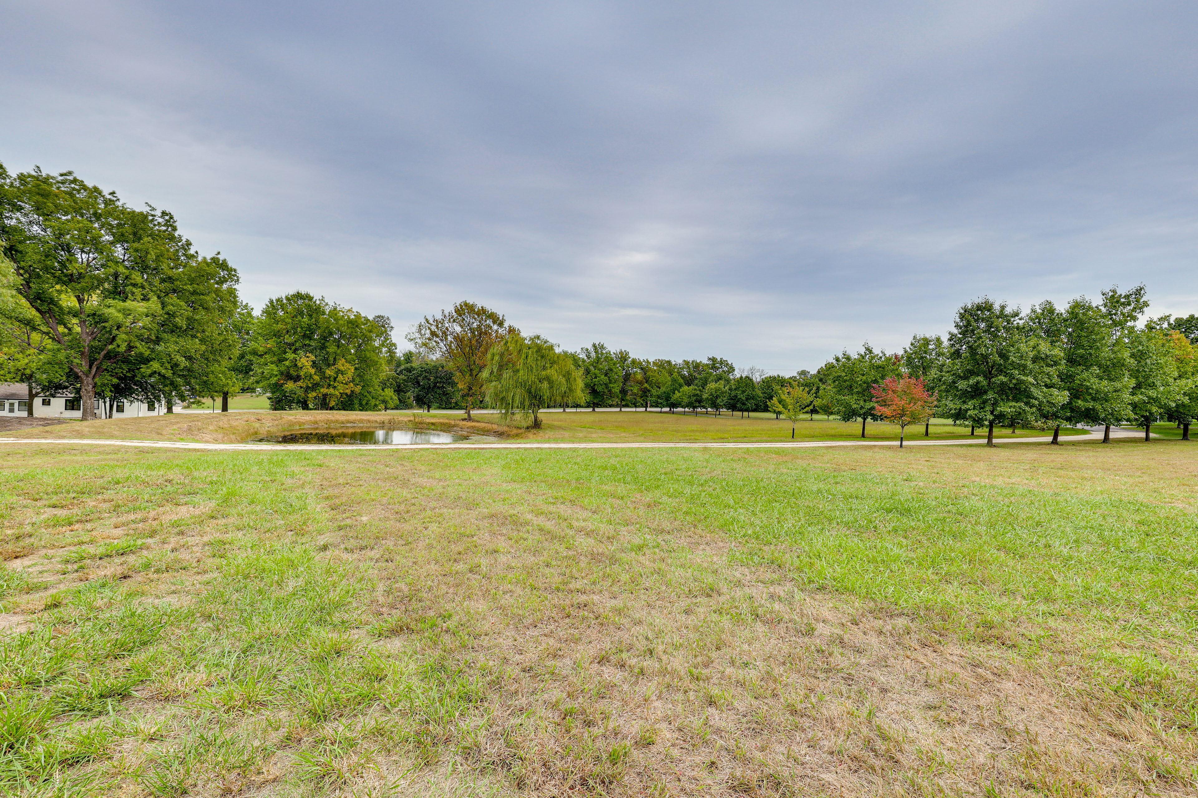 Topeka Farmhouse Hideaway: 5 Mi to Downtown!