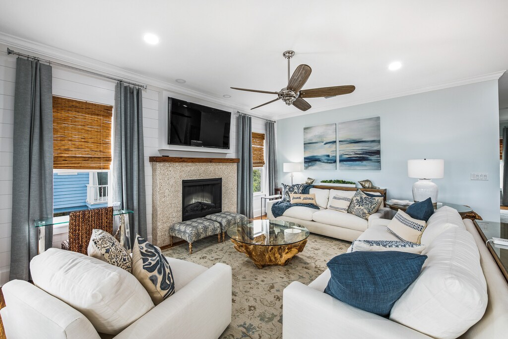 Second Floor: Living Area