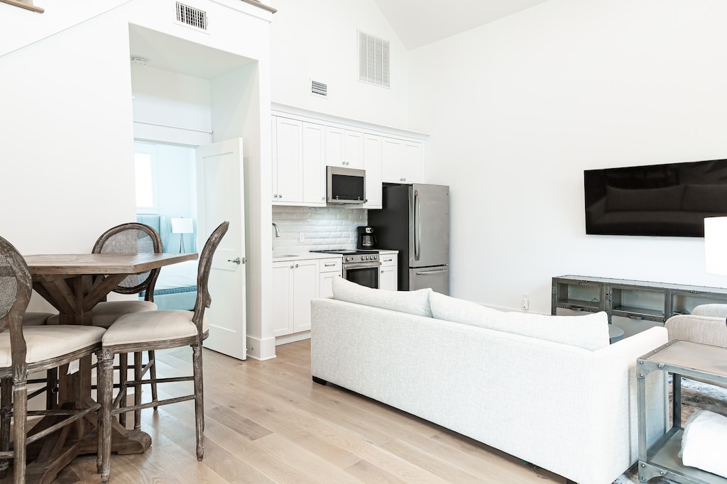 Carriage House: Living Area