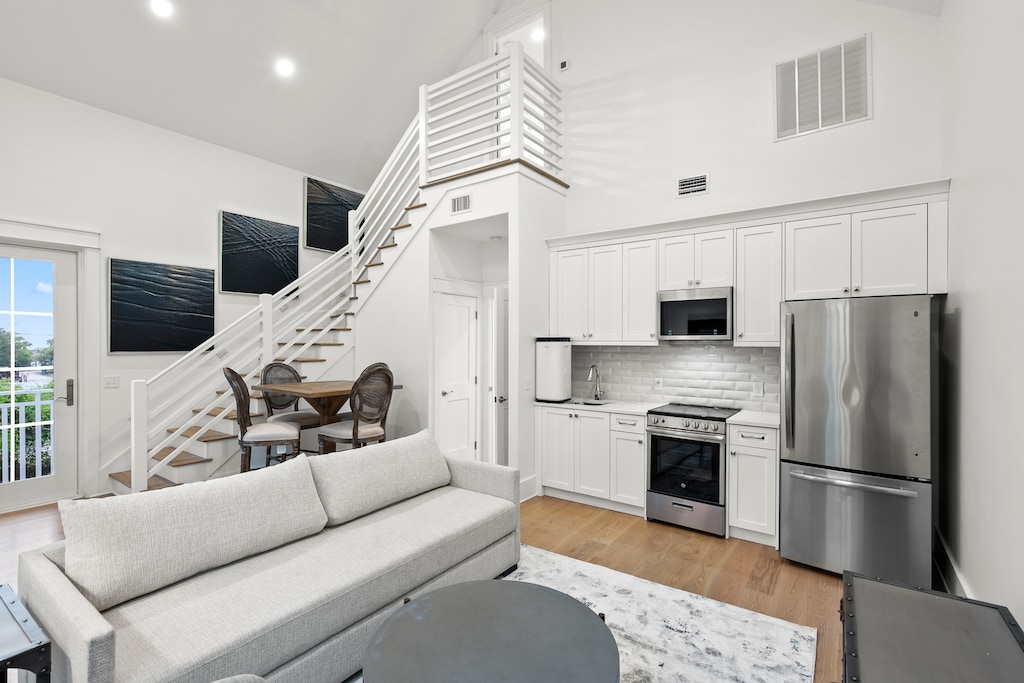 Carriage House: Living Area