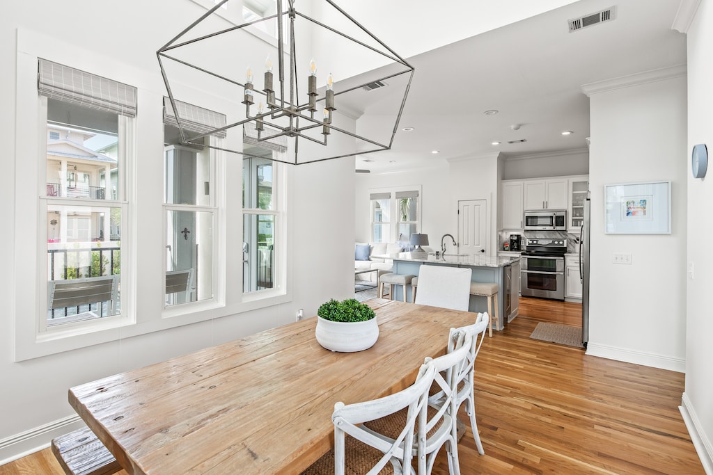 First Floor: Dining