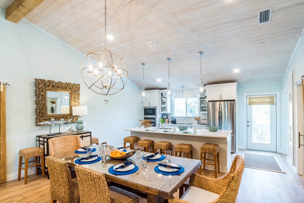 Second Floor: Dining Area