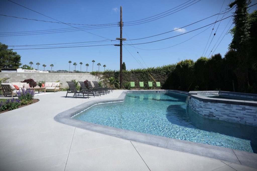 Beautiful In-ground Pool and Jacuzzi with Patio Seating
