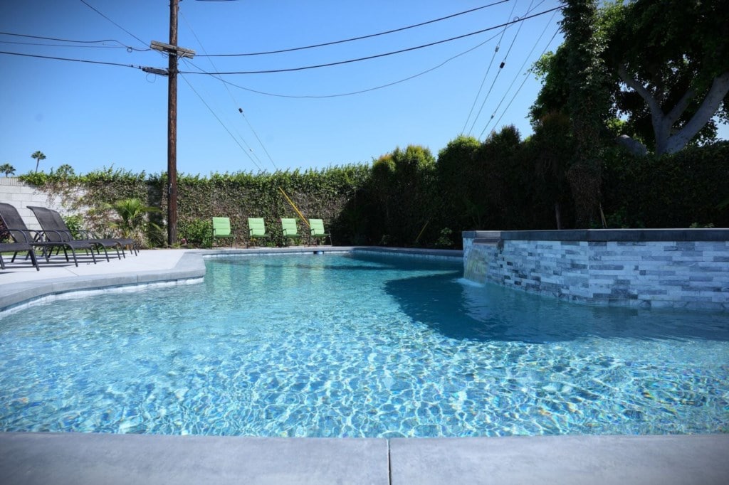 Beautiful In-ground Pool and Jacuzzi