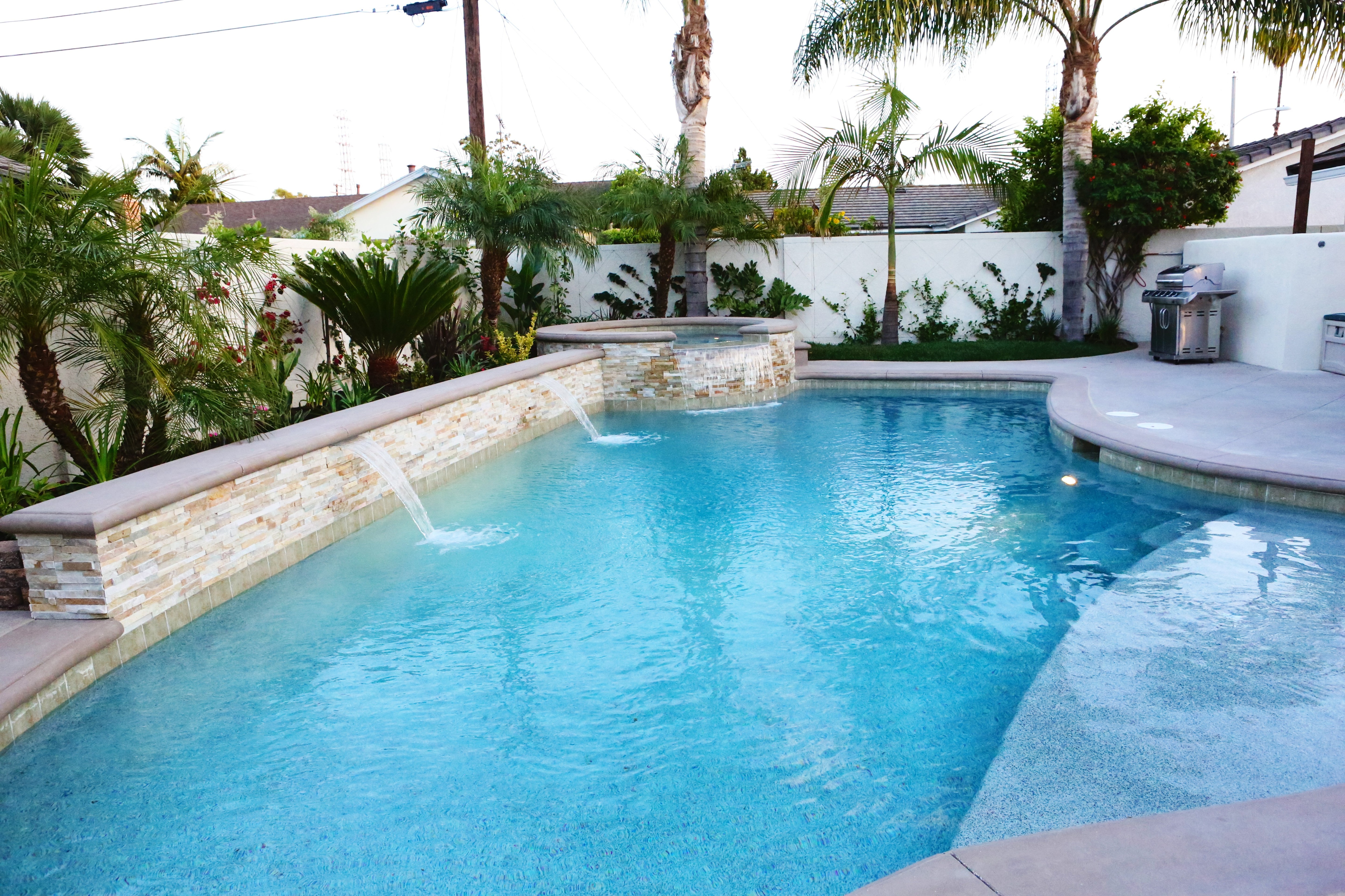 Beautiful In-ground Pool and Jacuzzi with Baja Shelf