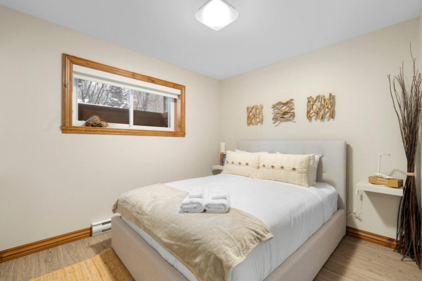 Spacious 3-Story Golfside Townhouse with Pool Access  Aiglon 1614